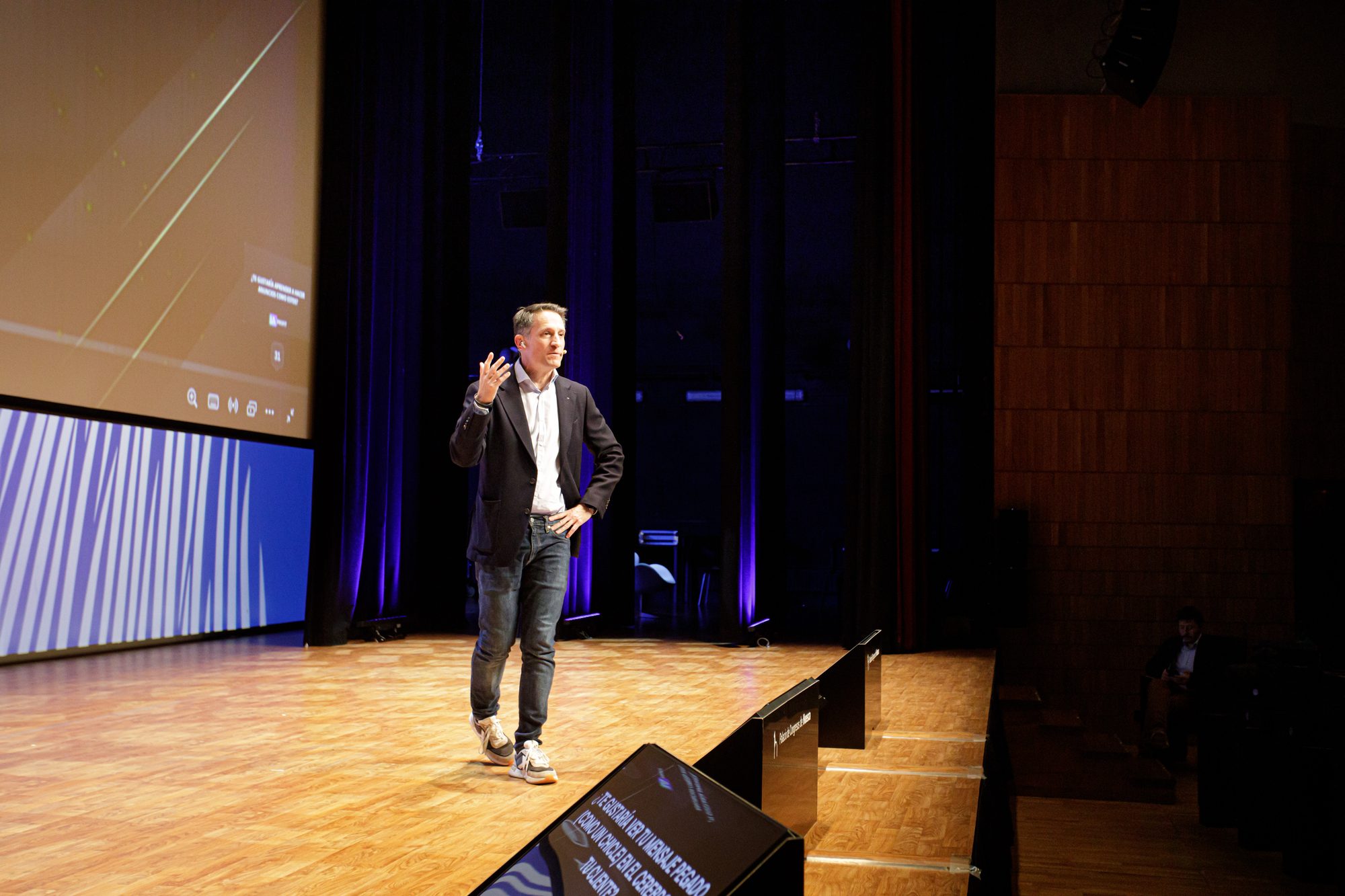 Rubén Gil Pérez durante una ponencia